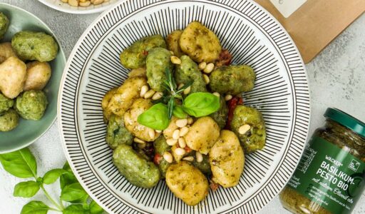 Spinat-Gnocchi mit Basilikum-Pesto
