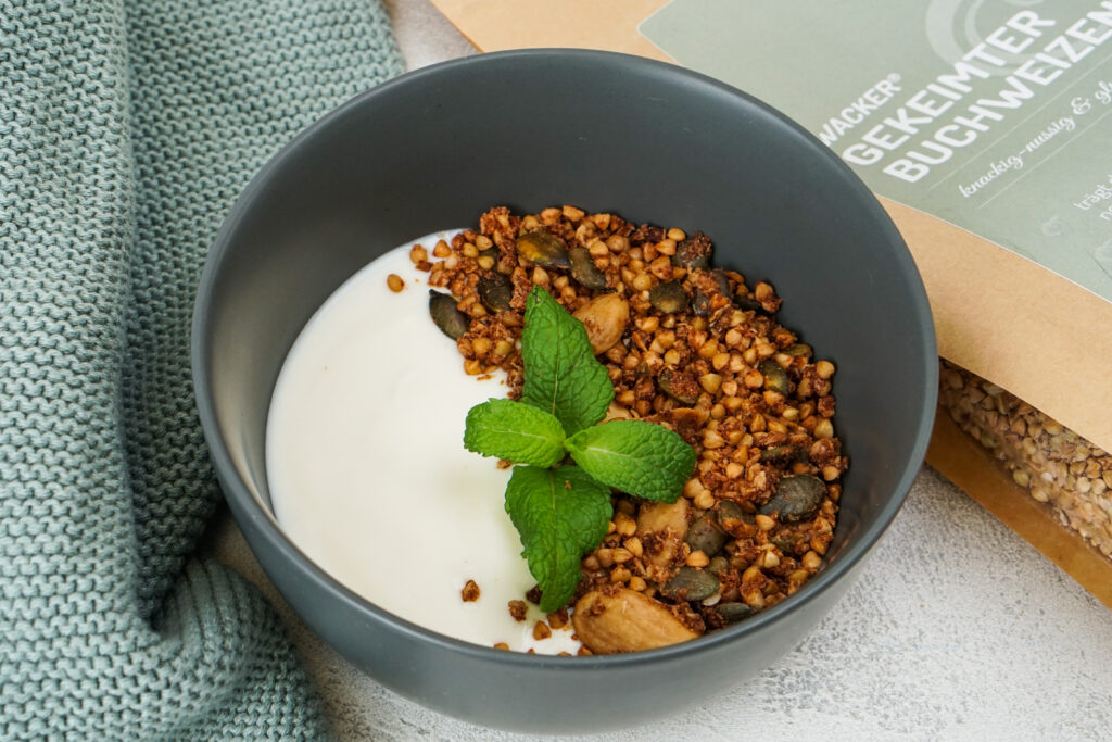 Gluten-free granola made from sprouted buckwheat