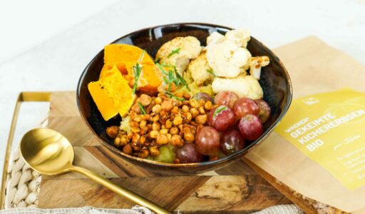 Autumn bowl with oven vegetables