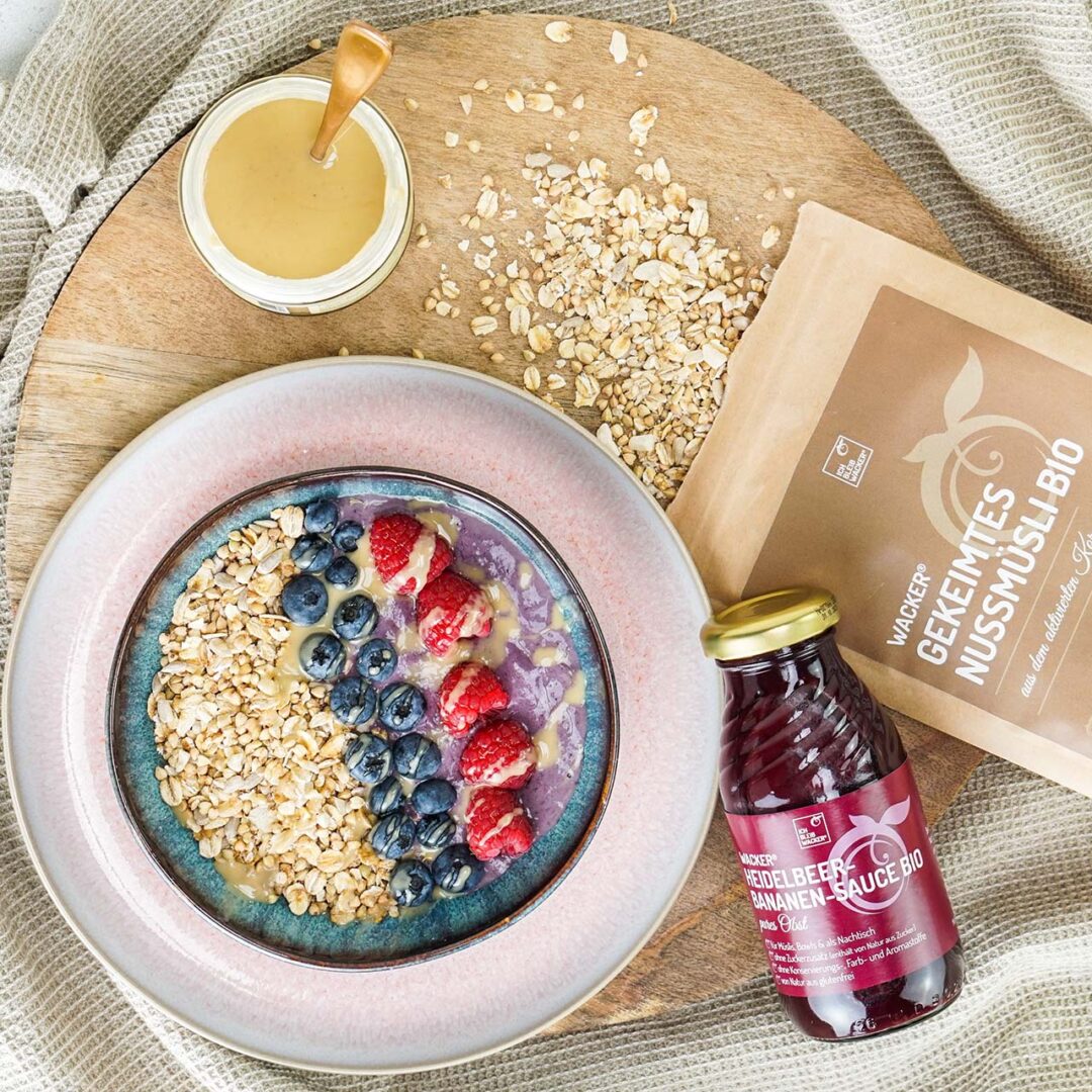 Sprouted nut muesli with blueberry-banana sauce